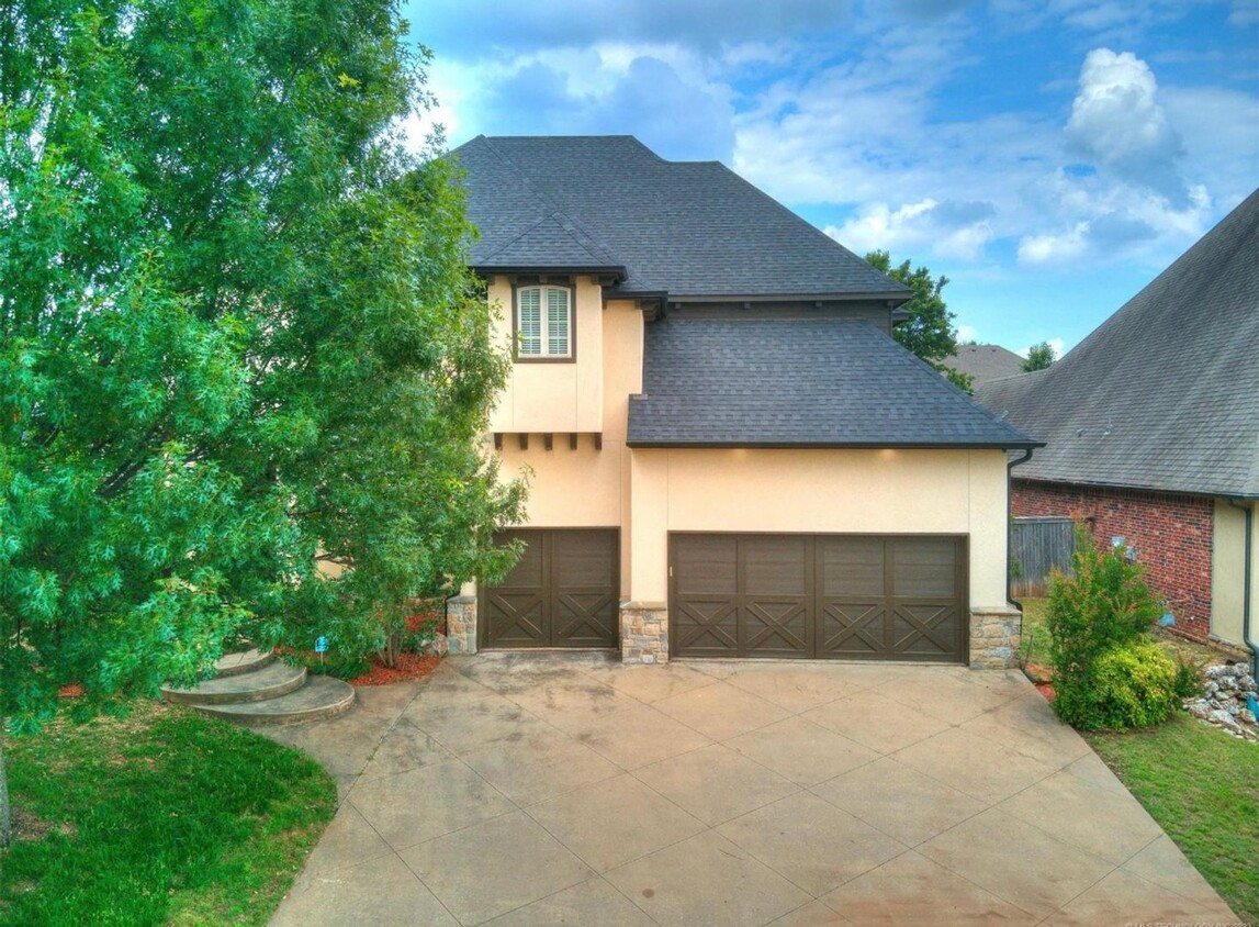 Foto principal - Stunning Executive Home for Lease!