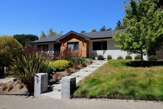 Building Photo - 9 Wilkins Pl
