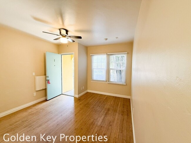 Building Photo - Charming studio apartment in Leucadia!!