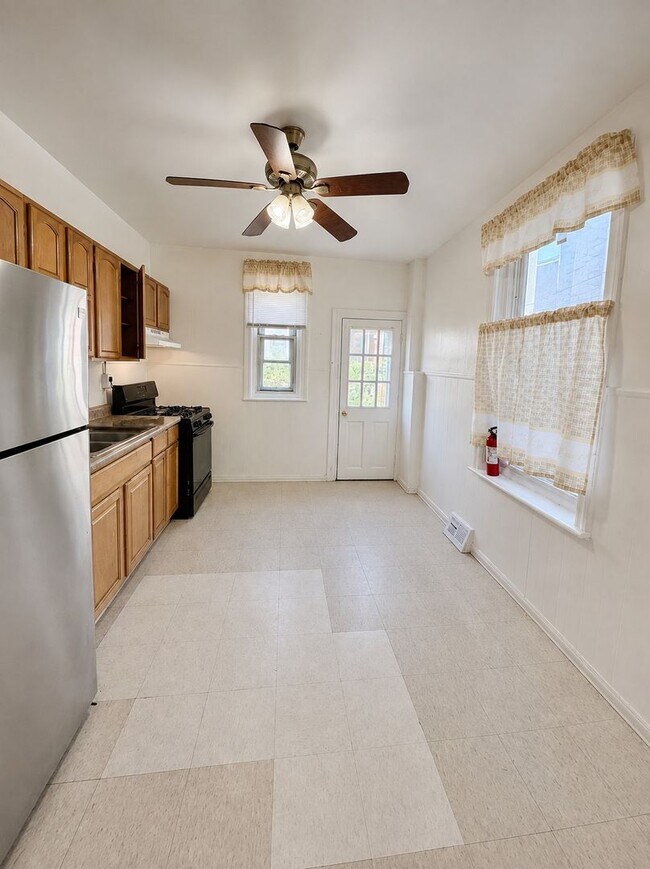 Foto del edificio - Spacious 3-Bedroom Home with In-Home Laundry
