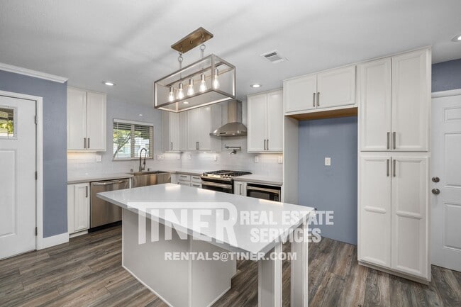 Photo - 1107 Meadow Rd- House