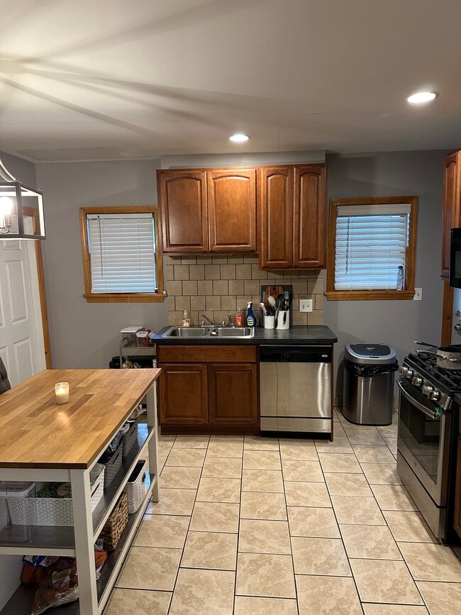 Building Photo - 204 South St