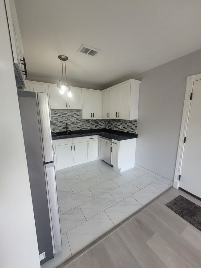 Building Photo - 3848 25th Ave