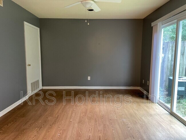 Foto del edificio - 3329 Weeping Willow Ln