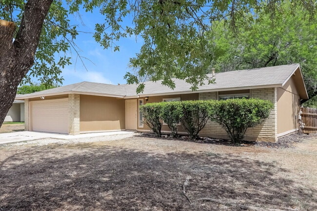 Building Photo - 1030 Honey Tree St