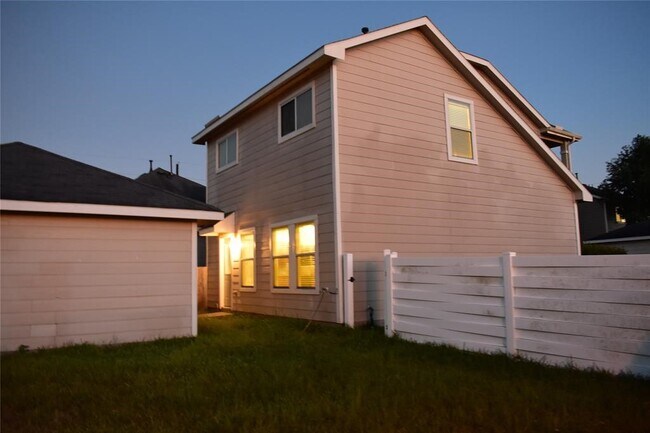 Foto del edificio - 6202 Provident Green Dr