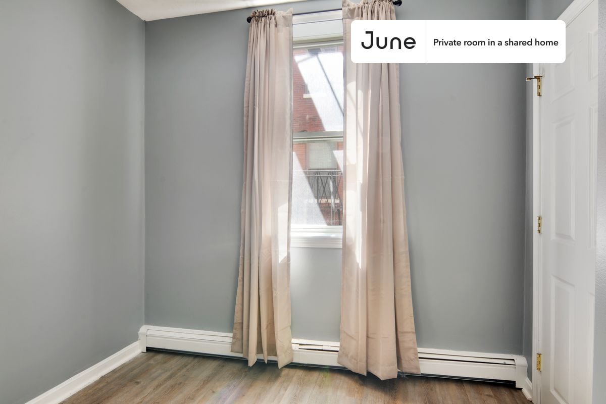 Private bedroom in 3 bed/1 bath Home - Private bedroom in 3 bed/1 bath Home