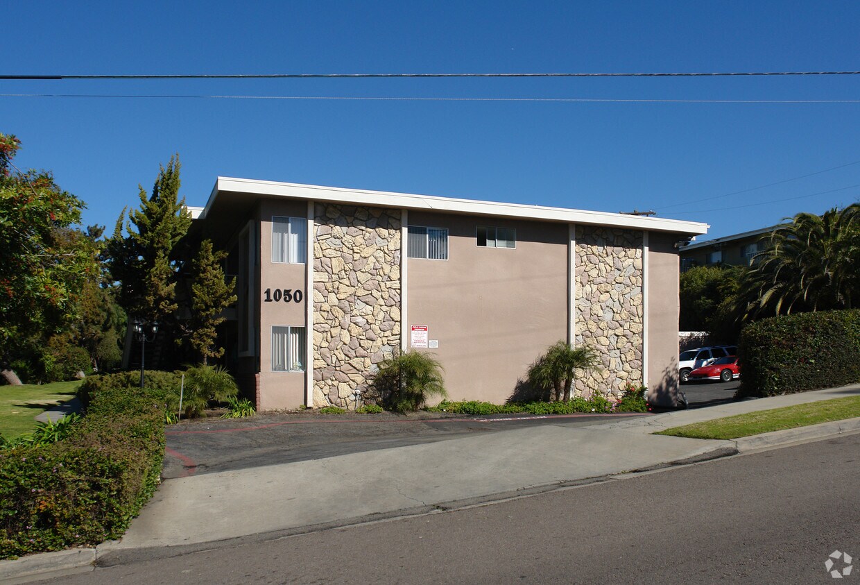 Primary Photo - Meadowlake View Apartments