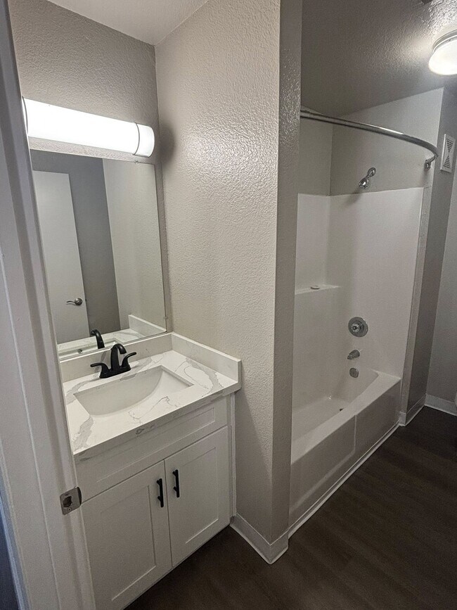 GUEST BATHROOM - Riverstone