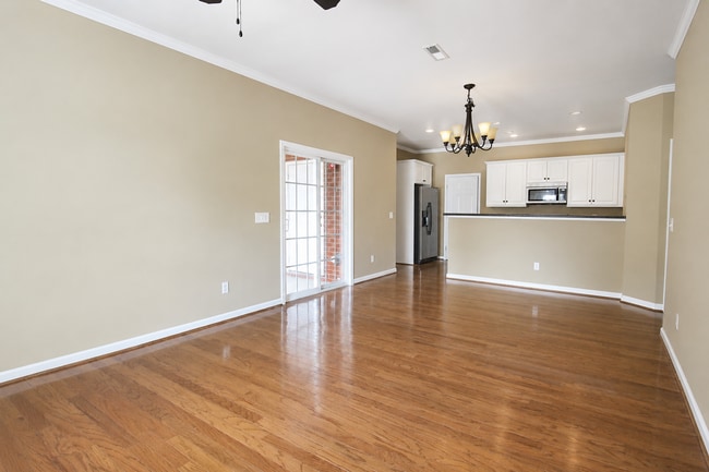 Foto del edificio - 899 Magnolia Ct