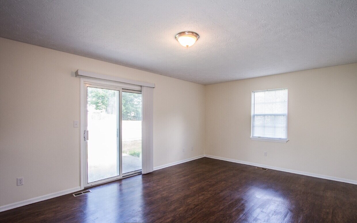 Foto del edificio - 3281 Cherry Lake Ln