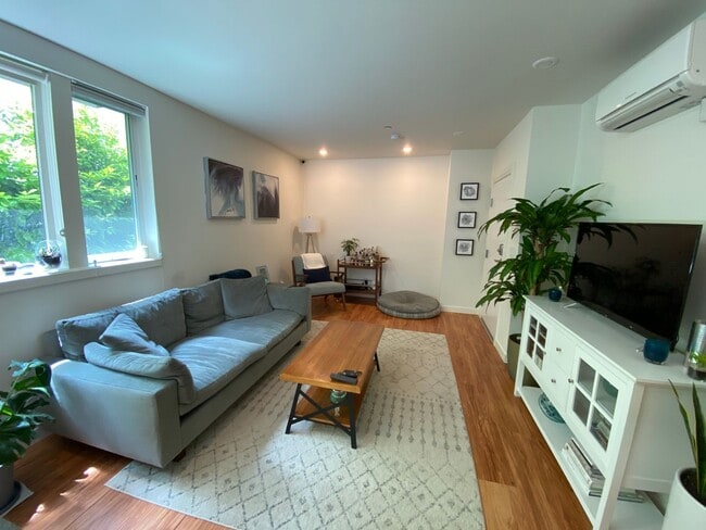 Photo - Sola 16 Apartment