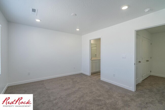 Building Photo - NEW 3 Bedroom 2 Bathroom Townhome in Long ...
