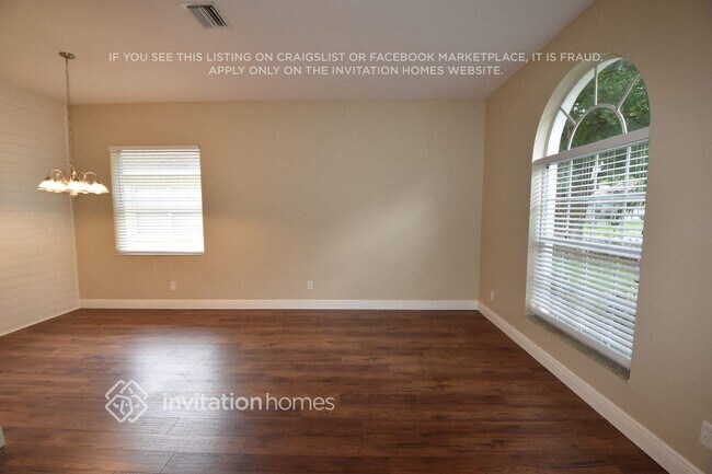 Foto del edificio - 621 Sand Ridge Dr