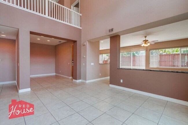 Building Photo - 6418 Kinglet Way