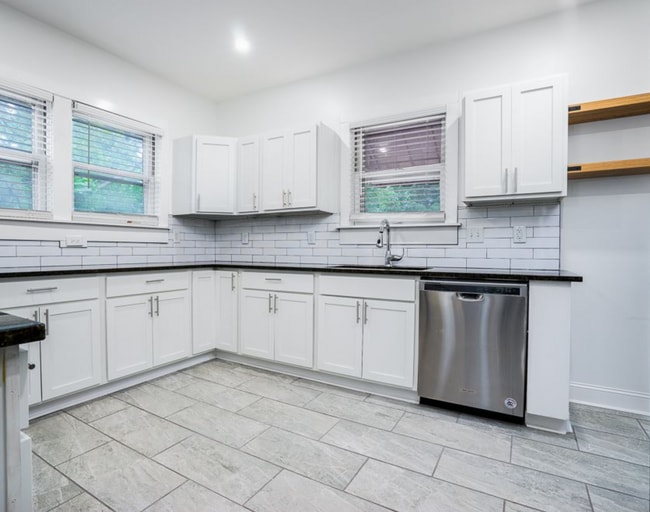 Kitchen - 2809 Tuckaseegee Rd
