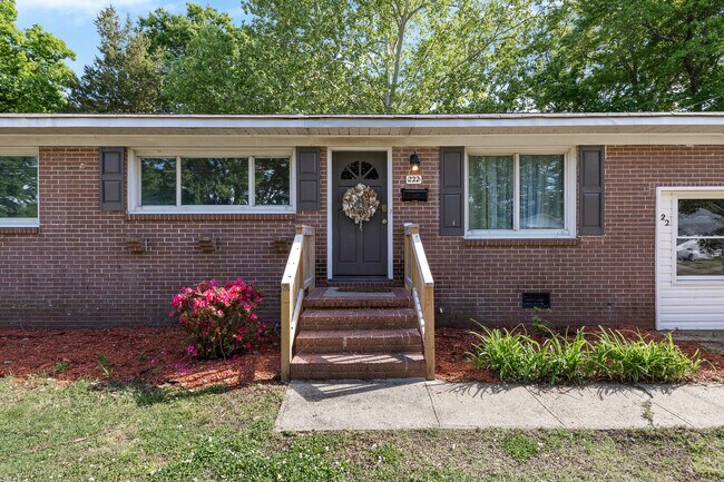 Building Photo - 222 Belray Dr