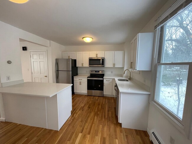Building Photo - 26 Thorndike St
