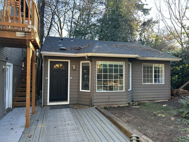 Building Photo - 3440 SW Falcon St