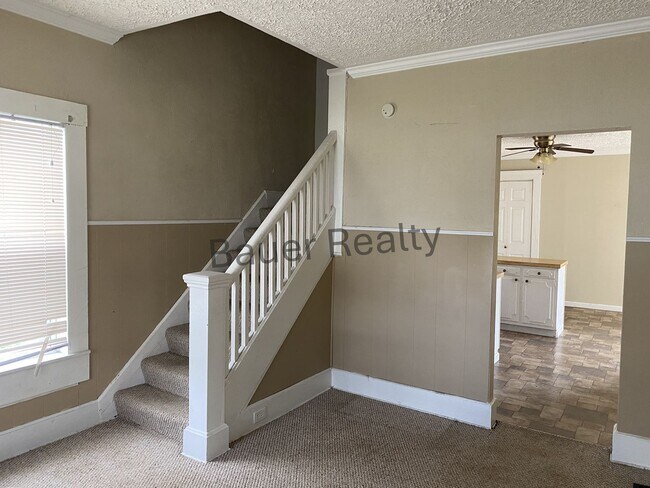 Foto del edificio - Three Bedrooms, One and a Half Baths