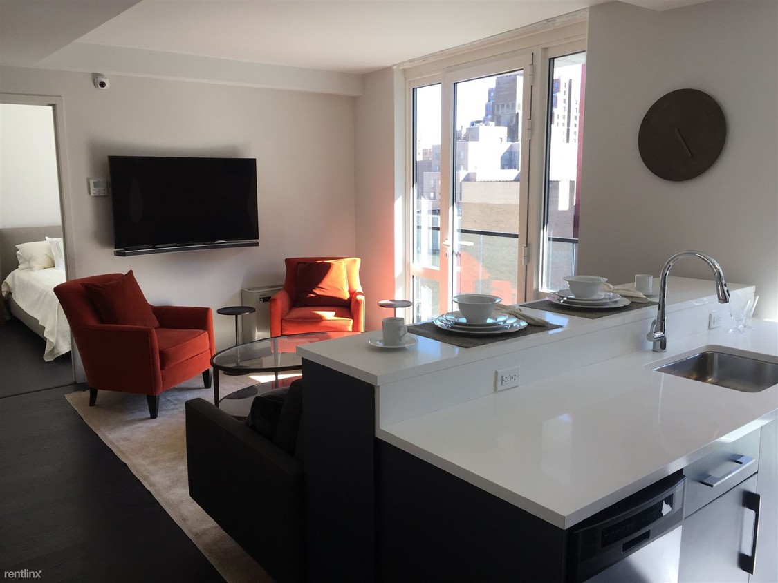 Foto principal - 235 E 44th St