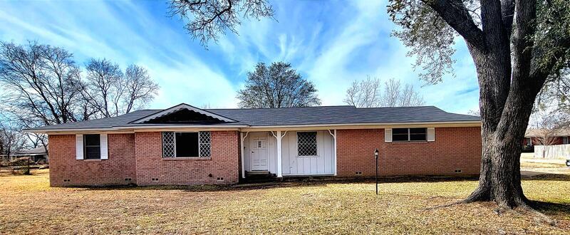 Primary Photo - 915 N Spring St