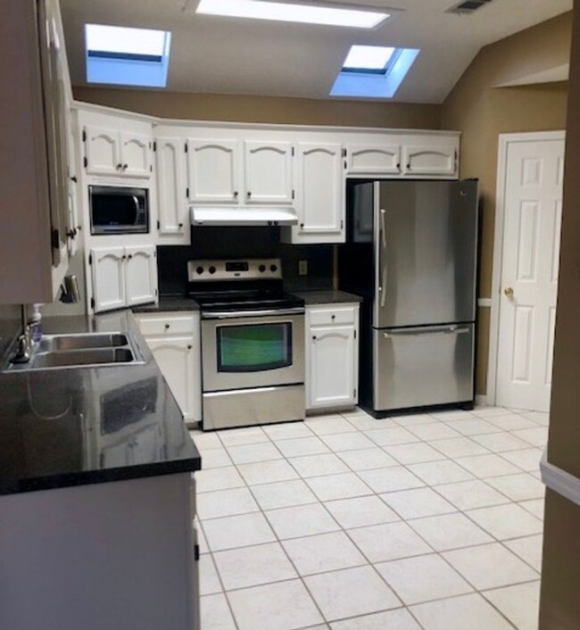 Located off Jones Creek Near Coursey Blvd - House Rental in Baton Rouge ...