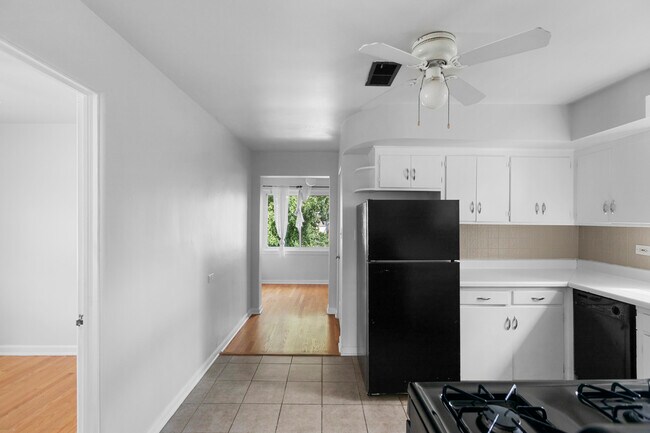 Foto del edificio - 1456 W Irving Park Rd