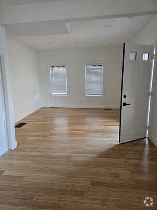 Building Photo - 137 Clapp St