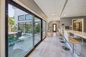 Building Photo - 11646 Manor Park Dr