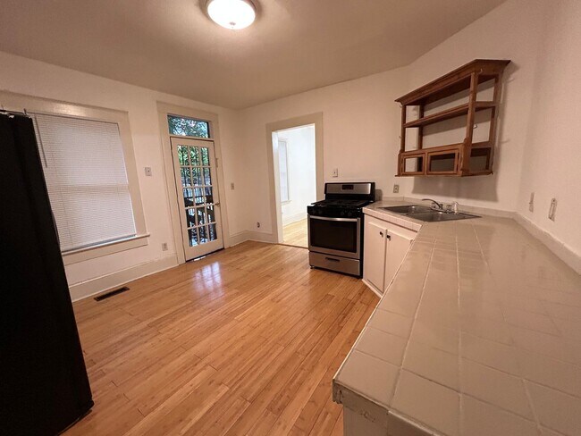 Foto del edificio - 225-225 Sampson St NE