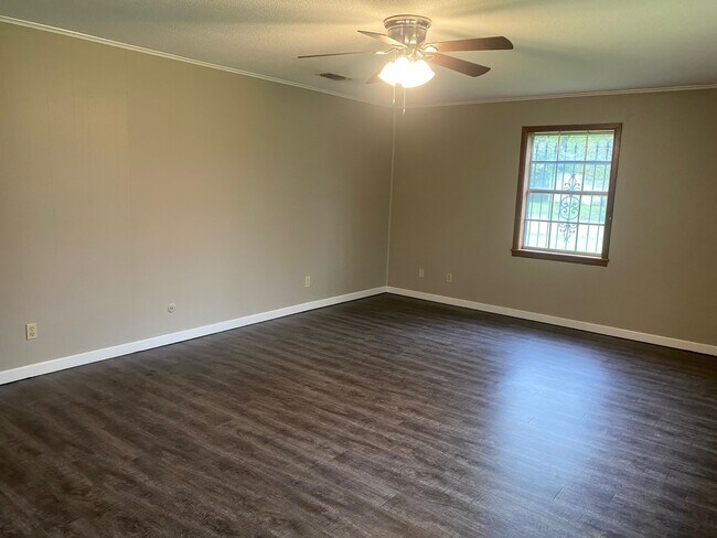 Building Photo - 500 Wade Ln