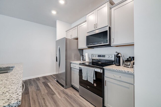 Building Photo - Move-In Ready 3-Bedroom Villa in Gated Savannah Quarters!