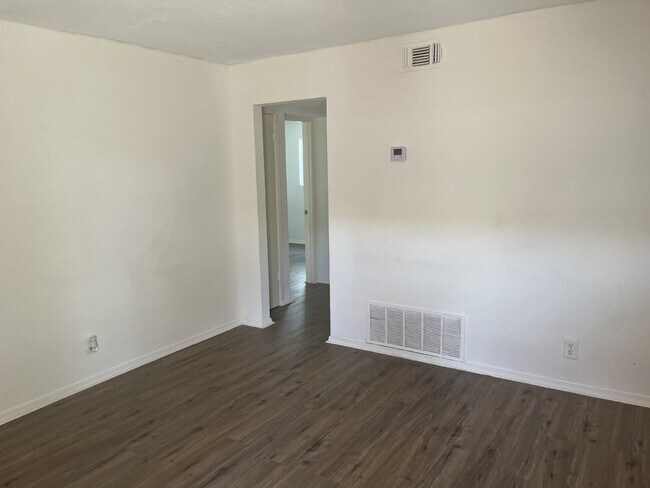 Foto del edificio - 2 Bedroom, central Air/Heat apartment for ...