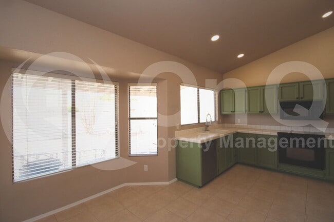 Building Photo - 10879 E Kalil Dr