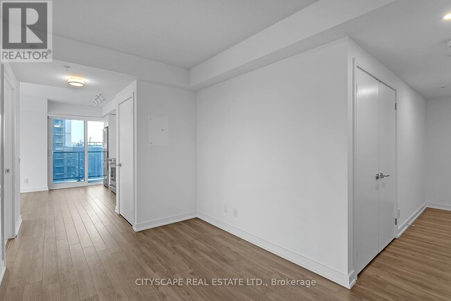 Photo du bâtiment - 30 Samuel Wood Wy