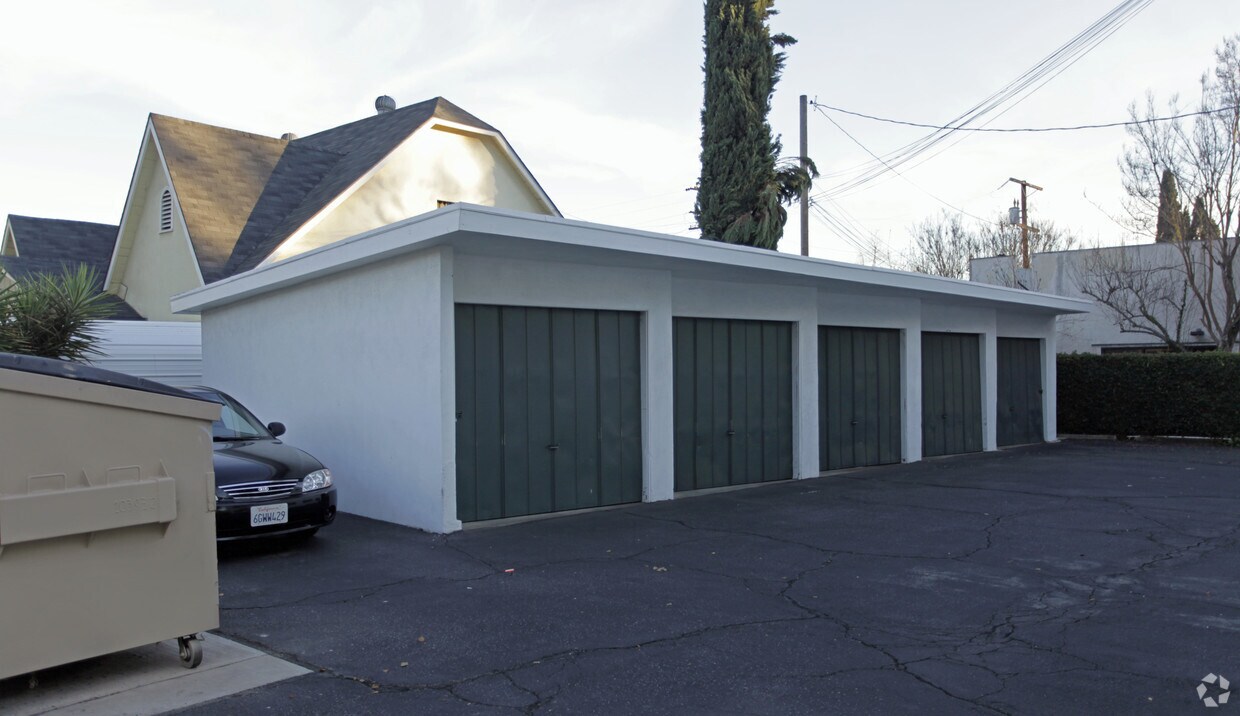 Building Photo - 856 N Euclid Ave