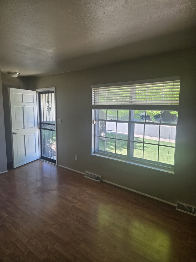 Building Photo - 6482 E Dickenson Pl