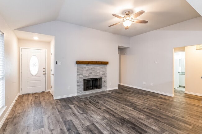 Building Photo - 522 Chancellorsville Dr