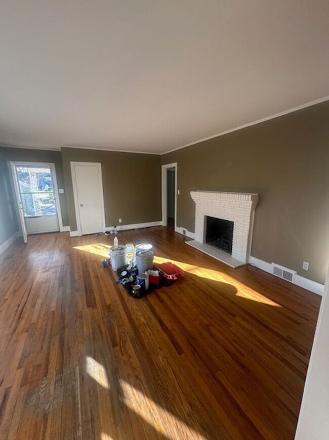 Foto del edificio - 705 Parrott Ave