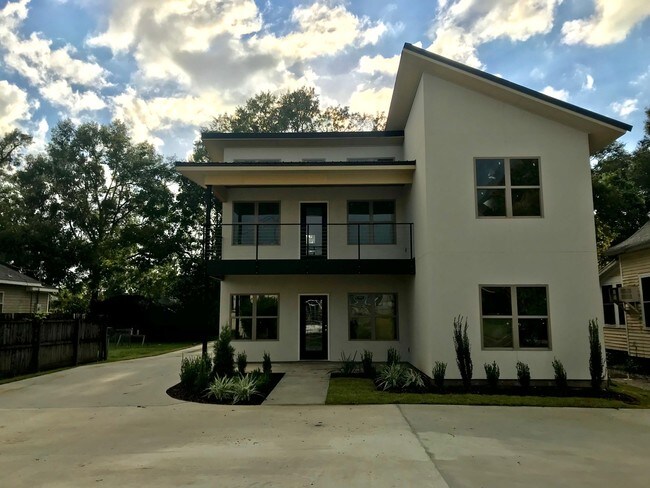 Foto del edificio - 306 S Oak St