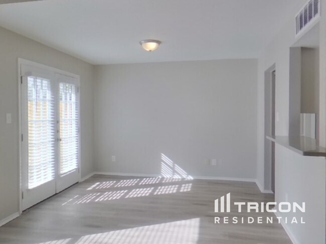 Foto del edificio - 2214 Gladstone Dr