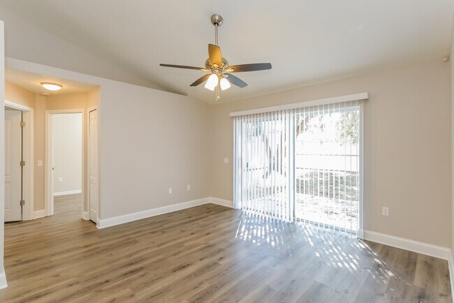 Foto del edificio - 6927 Waterbrook Ct