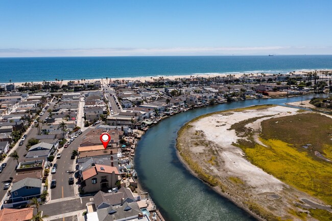Building Photo - CANAL FRONT NEWPORT SHORES 4BD/2.5BA 3 BLO...