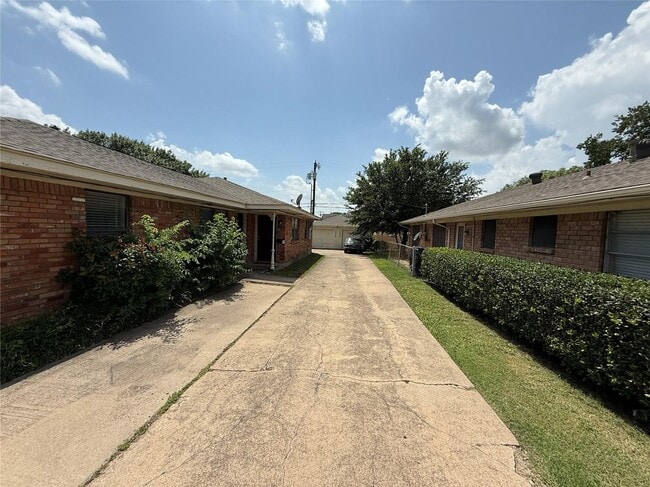 Building Photo - 1013 Custer Rd