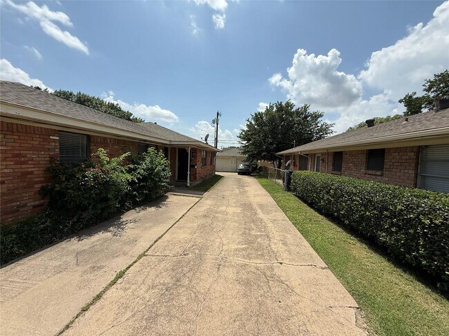 Foto del edificio - 1013 Custer Rd