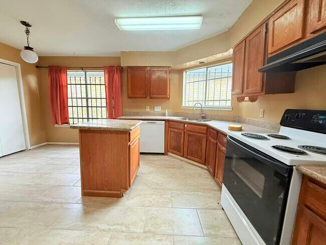 Foto del edificio - 6418 Gladewell Dr