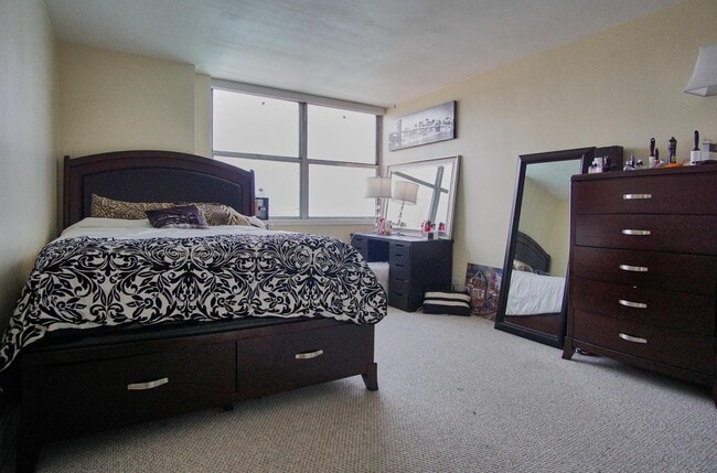 Foto del edificio - 6301 N Sheridan Rd