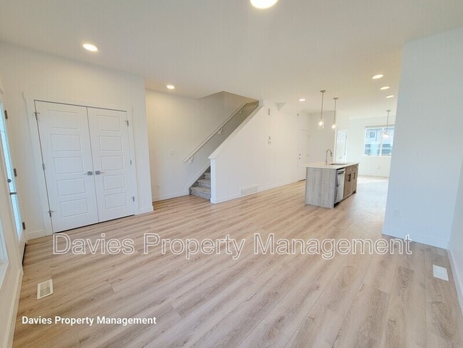 Building Photo - 4677-4177 177 Ave NW