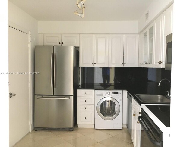 Foto del edificio - 6770 Indian Creek Dr